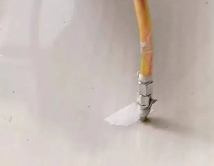福鼎瓷砖空鼓维修公司专业解答在瓷砖铺贴过程中，如果使用的砂料过粗（如全部使用了粗砂），可能会导致以下问题